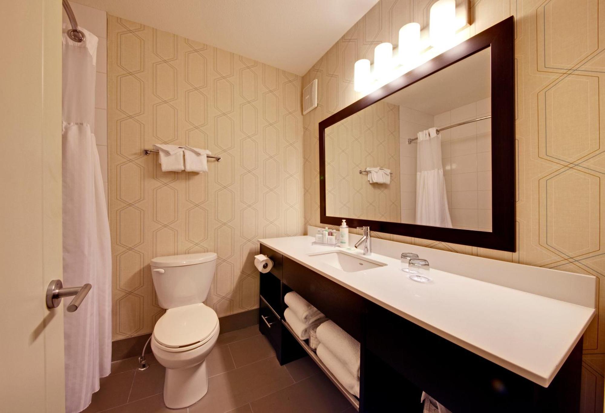 Coast Premium Two Bedroom Suite with Three Beds,1277373712:JPEG